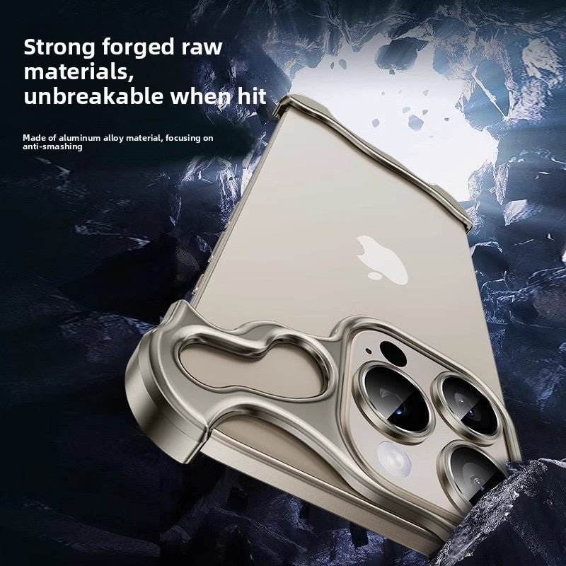 COQUE TELEPHONE ORNEE DE DETAILS METALLIQUES CREATIFS